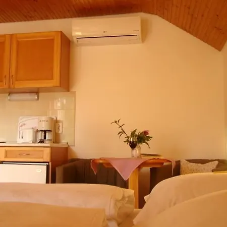 Viragoskert Apartment *