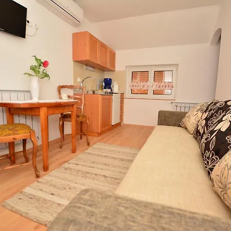 Viragoskert Apartment