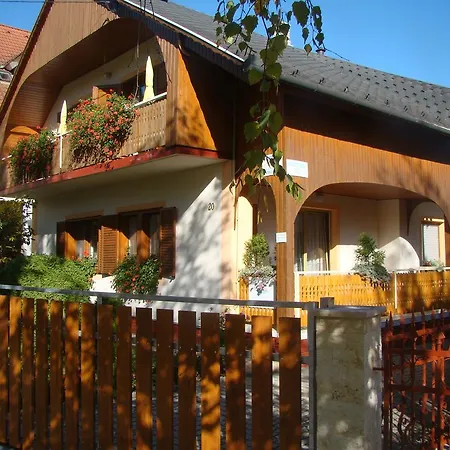 Apartment Viragoskert Hévíz