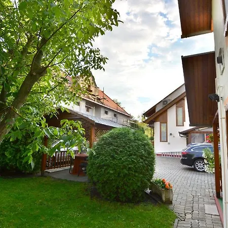 Viragoskert Apartment *