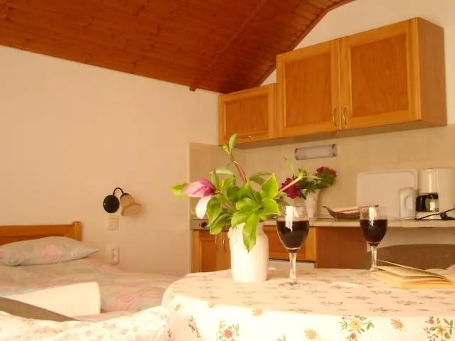 Viragoskert Apartment