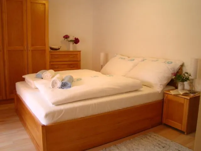 Viragoskert Apartment *