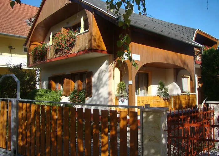 Apartment Viragoskert Heviz