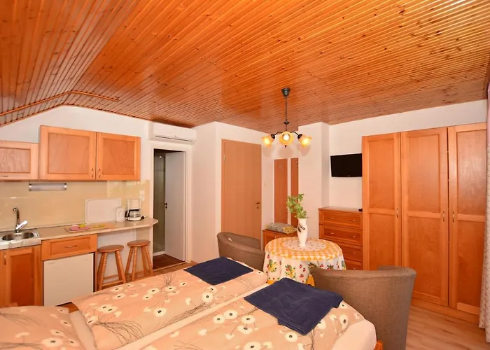 Viragoskert Apartment *