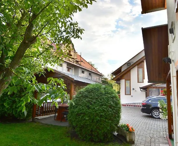 Viragoskert Apartment *