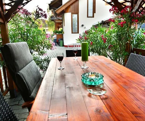 Viragoskert Apartment